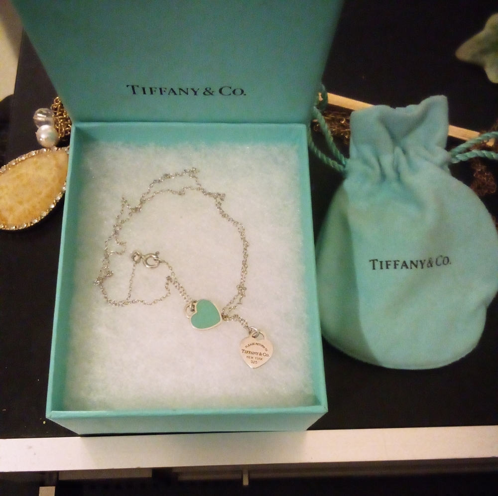 Real Tiffany necklace comes with box and bag